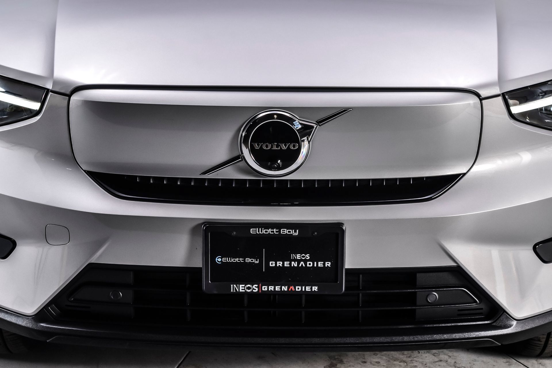 Used 2023 Volvo C40 P8 Recharge Ultimate w/ Protection Package Premier AWD/4WD image 8