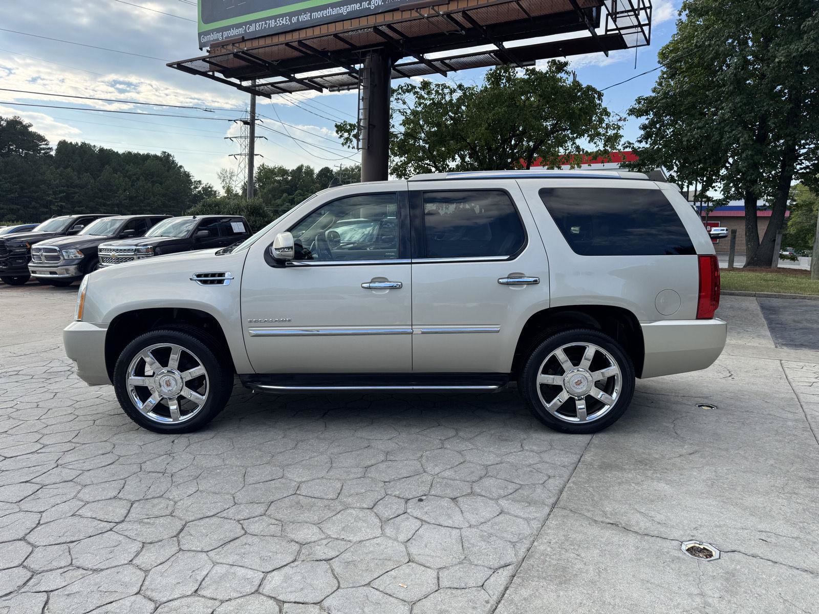 Used 2013 Cadillac Escalade Luxury RWD image 11