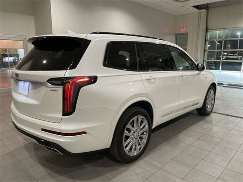 Certified 2022 Cadillac XT6 Sport w/ Technology Package image 6