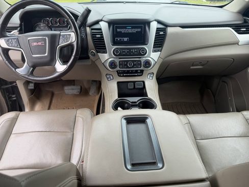 Used 2019 GMC Yukon XL SLT w/ Open Road Package AWD/4WD image 10