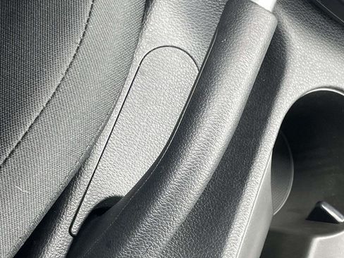 Used 2025 Kia Soul LX w/ LX Technology Package FWD image 28