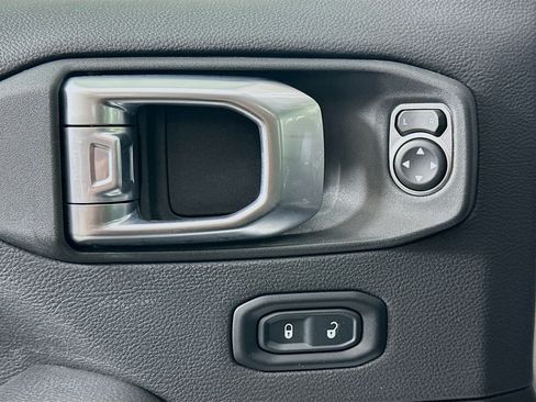 Used 2023 Jeep Wrangler Sahara w/ Cold Weather Group AWD/4WD image 15