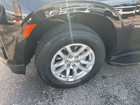 Used 2024 Chevrolet Suburban LT image 10