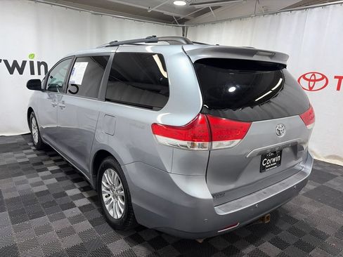 Used 2011 Toyota Sienna XLE w/ XLE Navigation Pkg FWD image 5