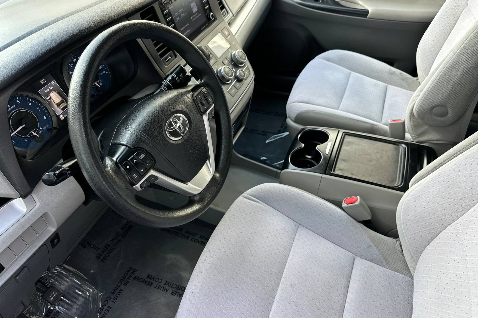 Used 2020 Toyota Sienna LE w/ Carpet Mat Package FWD image 10