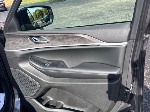 New 2025 Jeep Grand Cherokee Limited w/ Black Appearance Package image 21