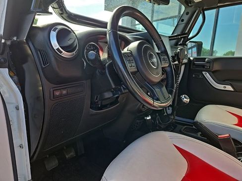 Used 2017 Jeep Wrangler Rubicon w/ Power Convenience Group AWD/4WD image 35