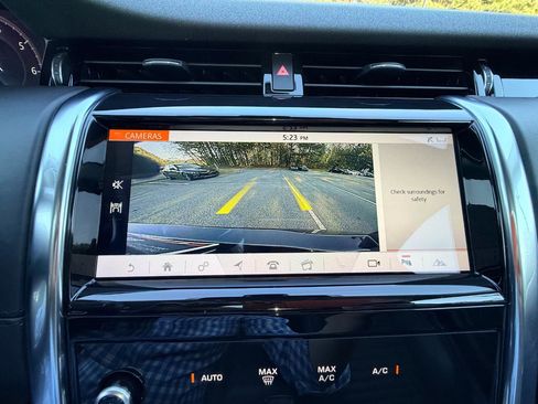 Used 2020 Land Rover Discovery Sport SE image 23