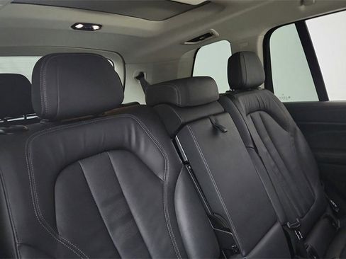 Used 2022 BMW X7 xDrive40i w/ Parking Assistance Package image 15