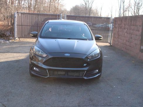 Used 2016 Ford Focus ST w/ Equipment Group 401A image 2