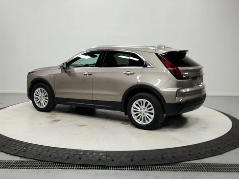 Used 2024 Cadillac XT4 Luxury w/ Cold Weather Package FWD image 7