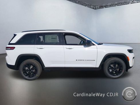 New 2026 Jeep Grand Cherokee Altitude AWD/4WD image 3