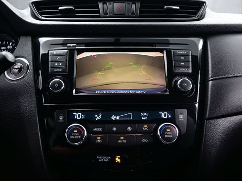 Used 2018 Nissan Rogue SV FWD image 18