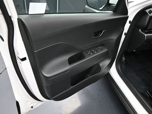 Certified 2025 Hyundai Kona SEL image 12