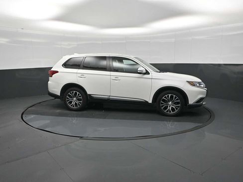 Used 2018 Mitsubishi Outlander SE AWD/4WD image 18