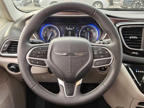 Used 2023 Chrysler Voyager LX image 24