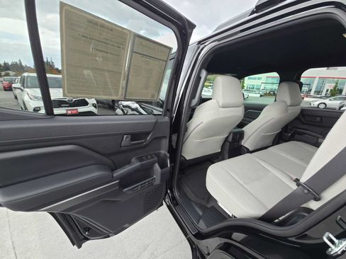 Certified 2025 Toyota 4Runner SR5 AWD/4WD image 15
