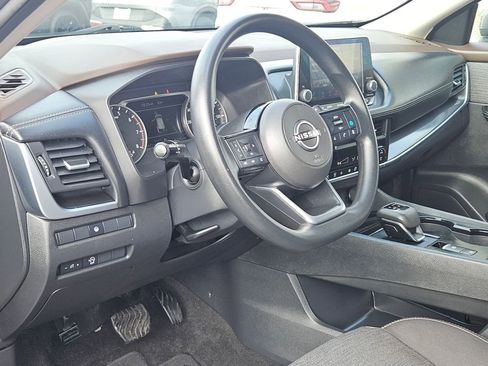 Used 2023 Nissan Rogue SV image 13