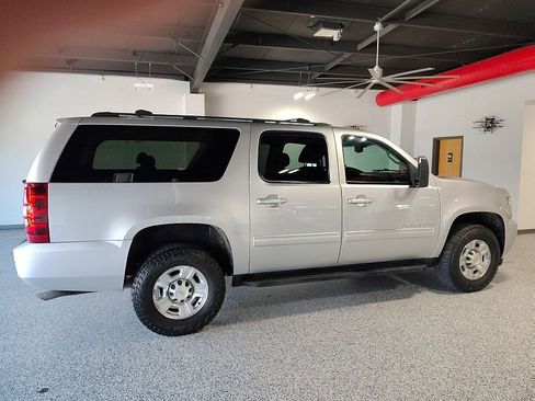 Used 2012 Chevrolet Suburban 2500 LS w/ Convenience Package 1 AWD/4WD image 9