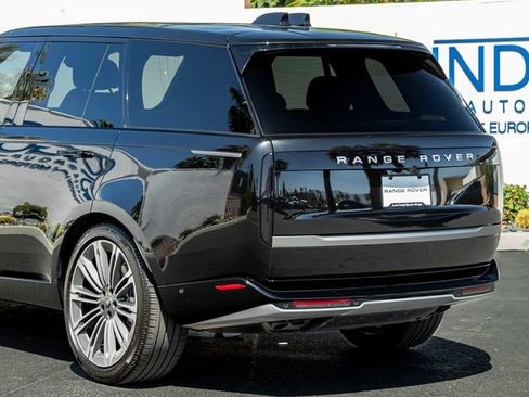 Used 2025 Land Rover Range Rover SE AWD/4WD image 10