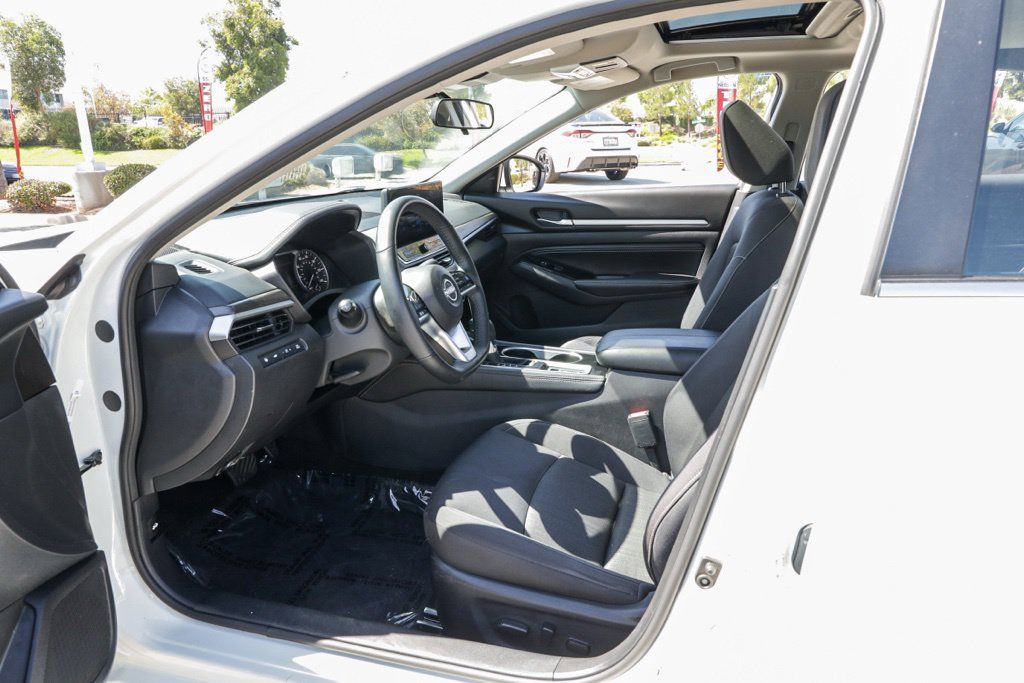 Used 2023 Nissan Altima 2.5 SV w/ SV Premium Package FWD image 16