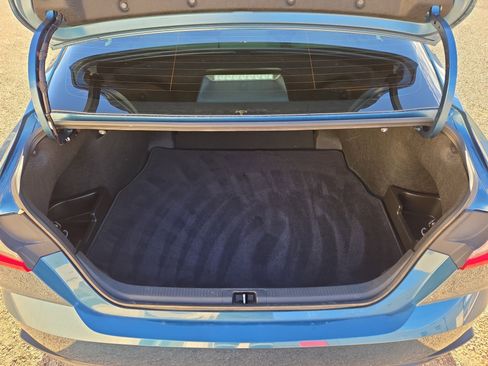 Used 2025 Toyota Camry SE image 12