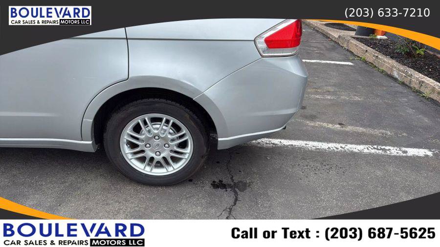 Used 2010 Ford Focus SE FWD image 10