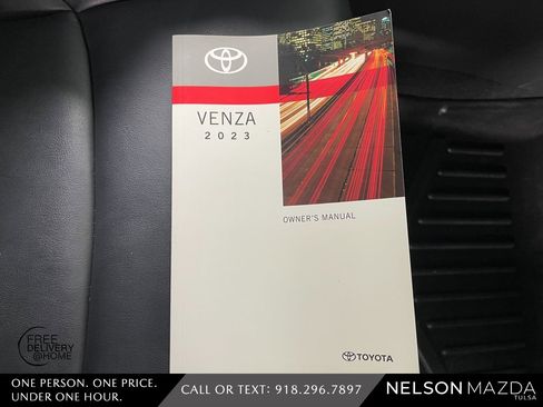 Used 2023 Toyota Venza XLE image 51