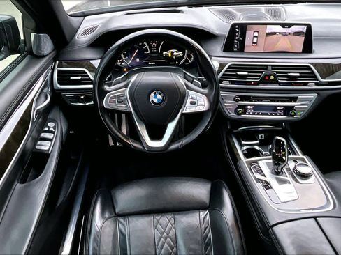 Used 2017 BMW 750i image 6