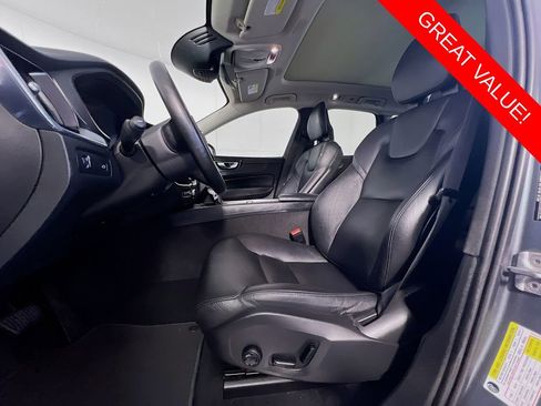 Used 2018 Volvo XC60 T5 Momentum w/ Convenience Package image 21