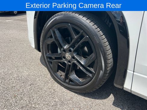 Used 2025 Volkswagen Tiguan SE R-Line FWD image 10