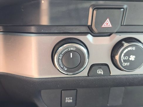 Used 2019 Toyota Tacoma SR AWD/4WD image 8