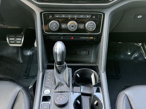 Used 2023 Volkswagen Atlas SEL R-Line AWD/4WD image 8