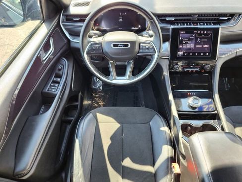 Used 2022 Jeep Grand Cherokee Altitude AWD/4WD image 11