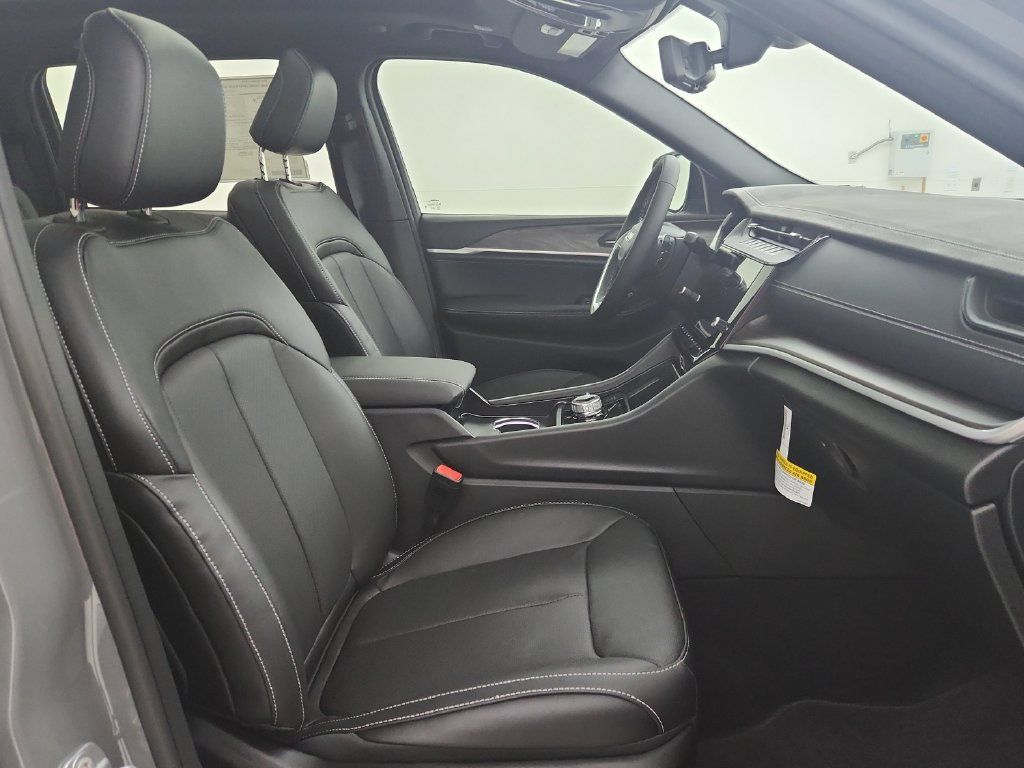 New 2027 Jeep Grand Cherokee Limited AWD/4WD image 34