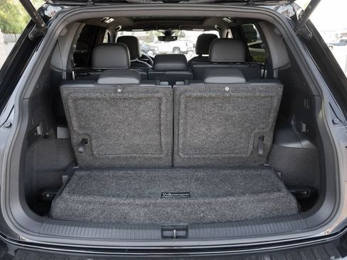 Used 2023 Volkswagen Tiguan SE R-Line FWD image 39