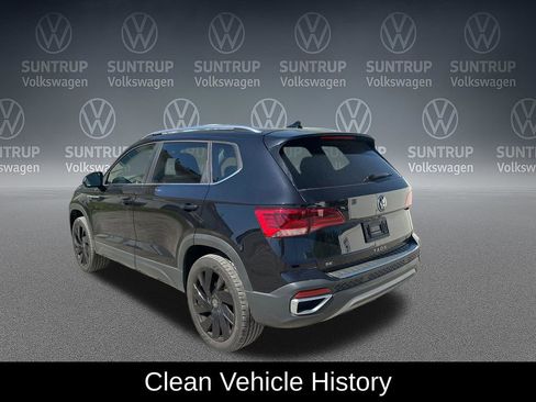 Used 2023 Volkswagen Taos SE w/ Panoramic Sunroof Package AWD/4WD image 4