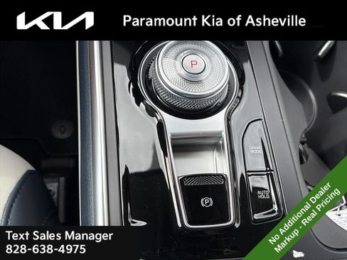 New 2026 Kia Carnival EX FWD image 25