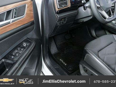 Used 2024 Volkswagen Atlas SE FWD image 7