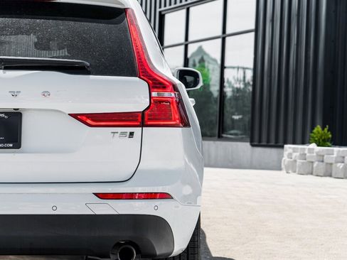 Used 2021 Volvo XC60 T5 Momentum AWD/4WD image 12