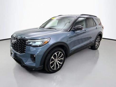 Used 2025 Ford Explorer ST-Line AWD/4WD image 3