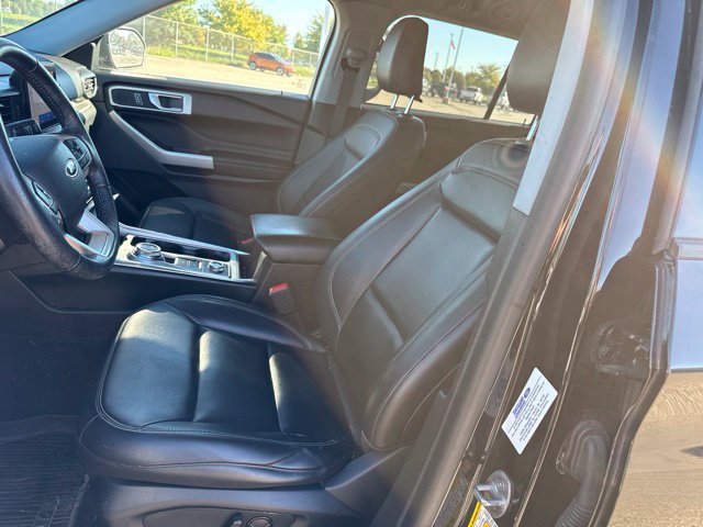 Used 2022 Ford Explorer XLT w/ Equipment Group 202A AWD/4WD image 11