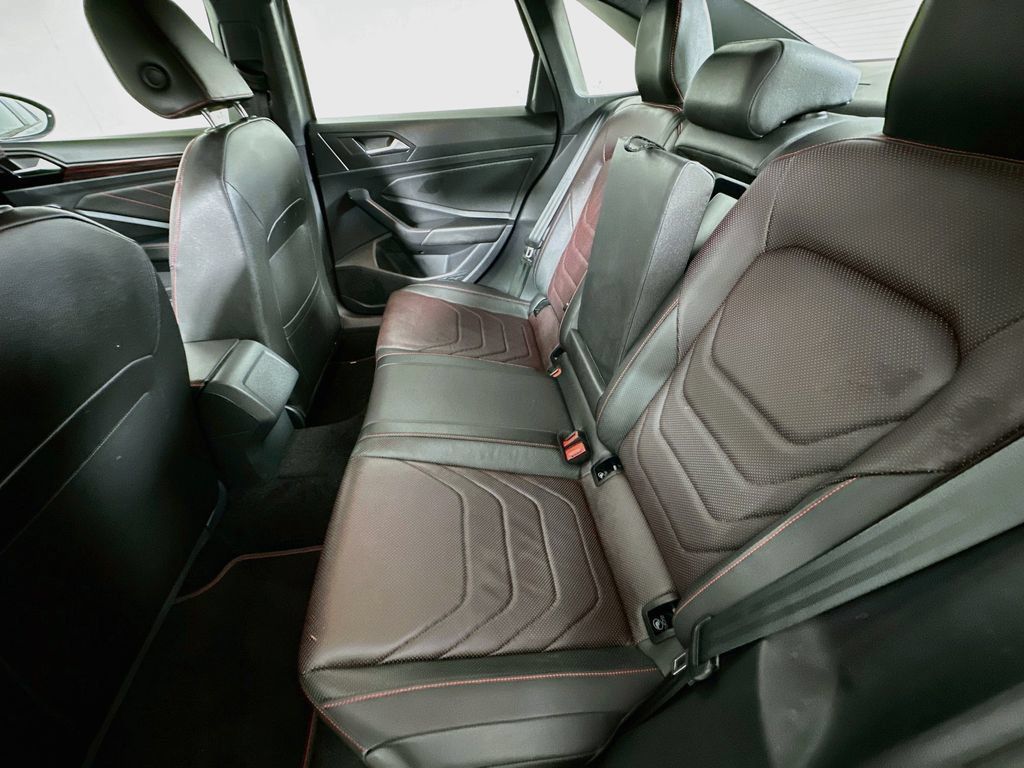 Used 2024 Volkswagen Jetta GLI Autobahn FWD image 4