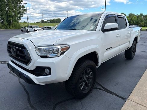 Used 2023 Toyota Tacoma SR5 w/ Technology Package AWD/4WD image 12