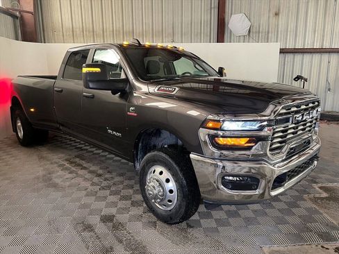 Used 2025 RAM 3500 Big Horn AWD/4WD image 4