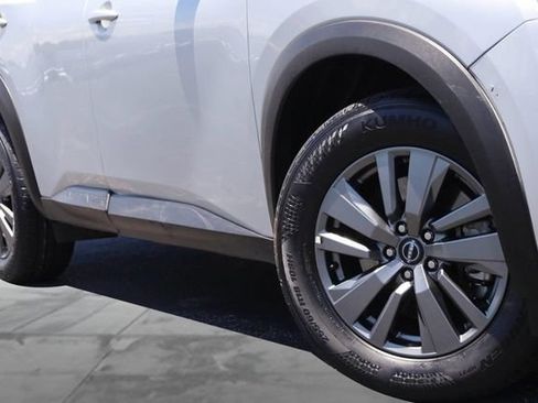 Certified 2025 Nissan Pathfinder SV AWD/4WD image 3