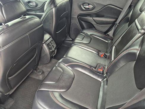 Used 2019 Jeep Cherokee Trailhawk w/ Cold Weather Group image 13