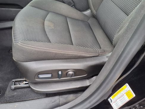 Used 2022 GMC Terrain SLE w/ Driver Convenience Package image 6