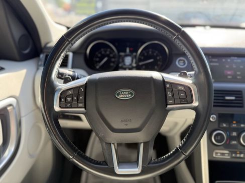 Used 2017 Land Rover Discovery Sport SE image 15