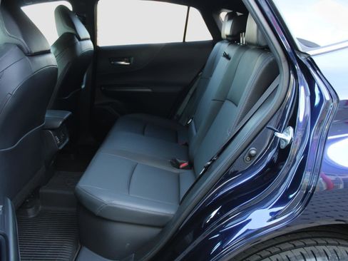 Used 2023 Toyota Venza XLE image 33